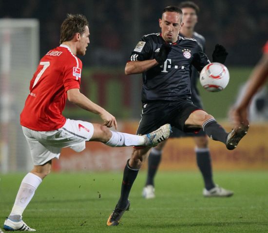 裁判举旗示 裁判举旗示